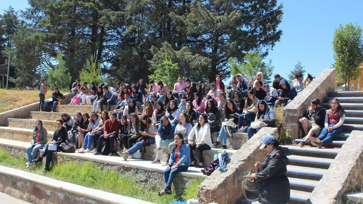 El Bus del Arte llegó al campus Amealco, ahí los alumnos revieron diversas capacitaciones.